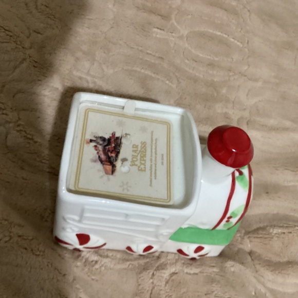 New DW Home Scented Polar Express Train Candle 18.8 oz - Picture 2 of 9